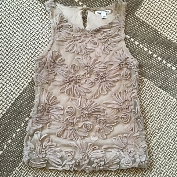 BANANA REPUBLIC TANK TOP WITH UNIQUELY MADE FLOWERS - Picture 2 of 10